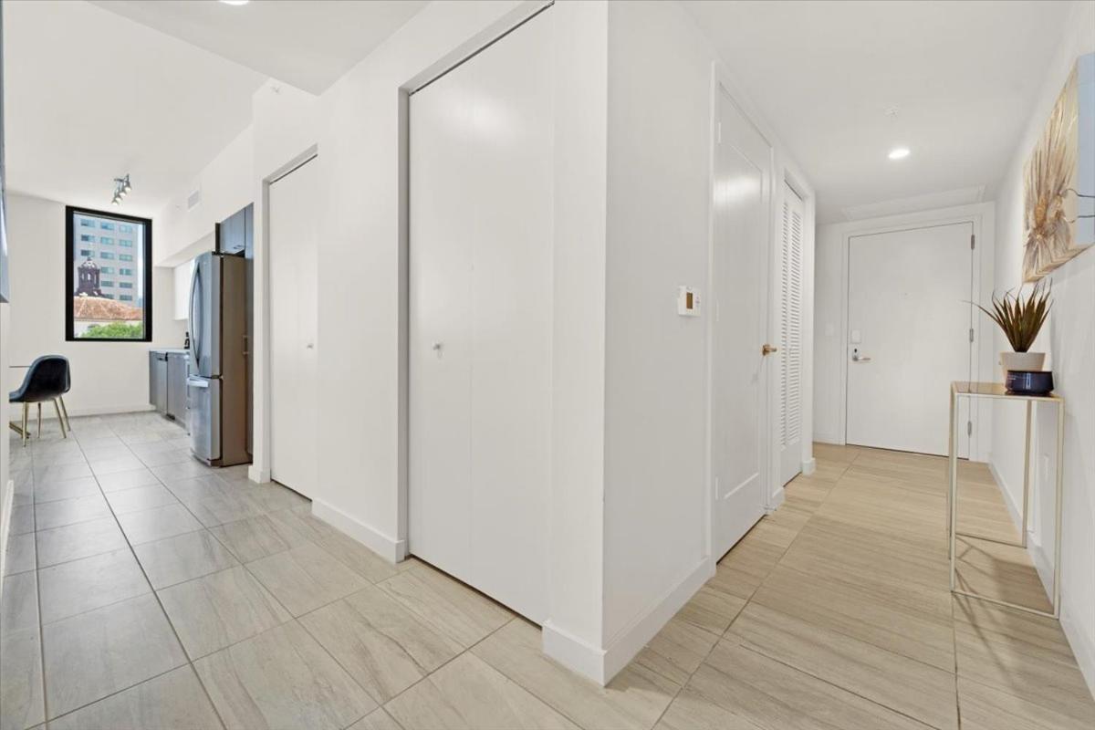 Devereaux Miami Luxury One-Bedroom And Studios Екстериор снимка