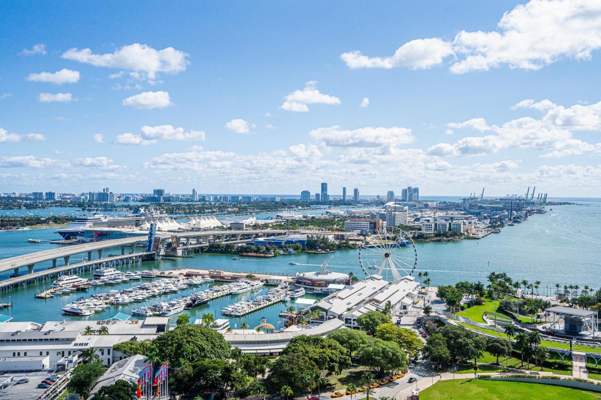 Devereaux Miami Luxury One-Bedroom And Studios Екстериор снимка