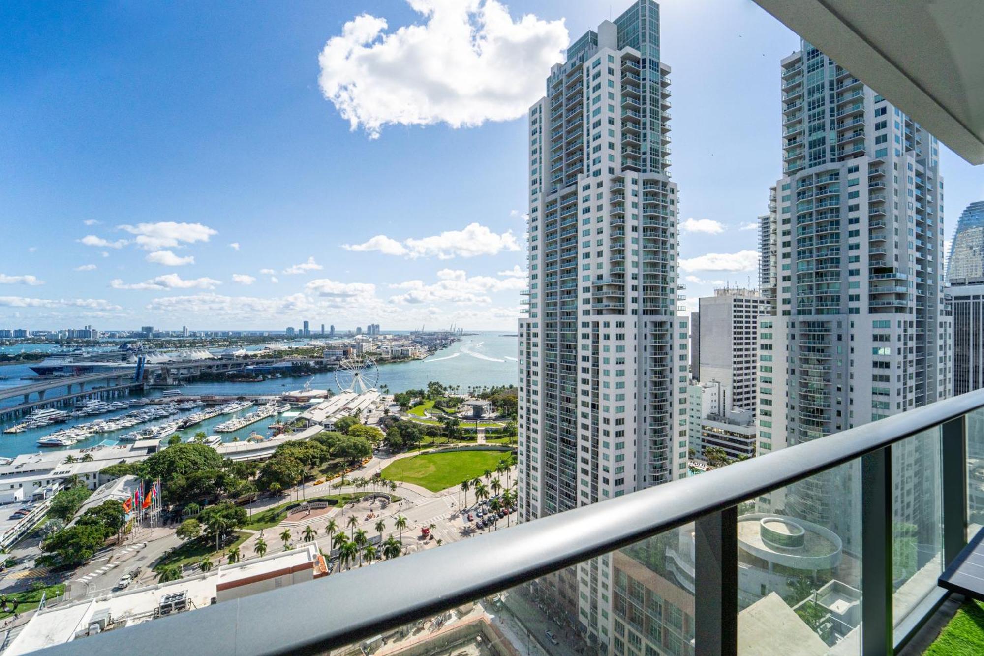 Devereaux Miami Luxury One-Bedroom And Studios Екстериор снимка