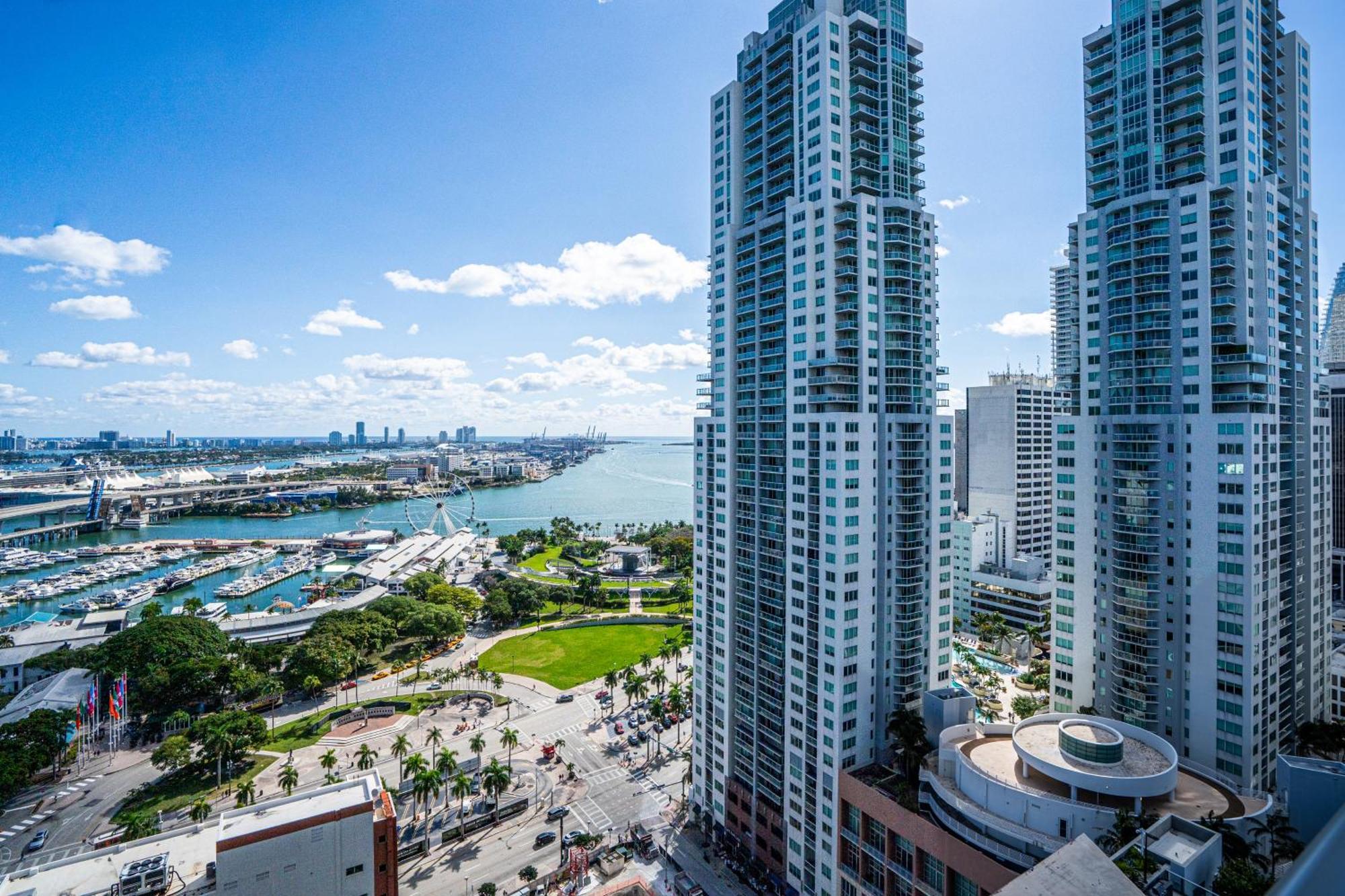 Devereaux Miami Luxury One-Bedroom And Studios Екстериор снимка