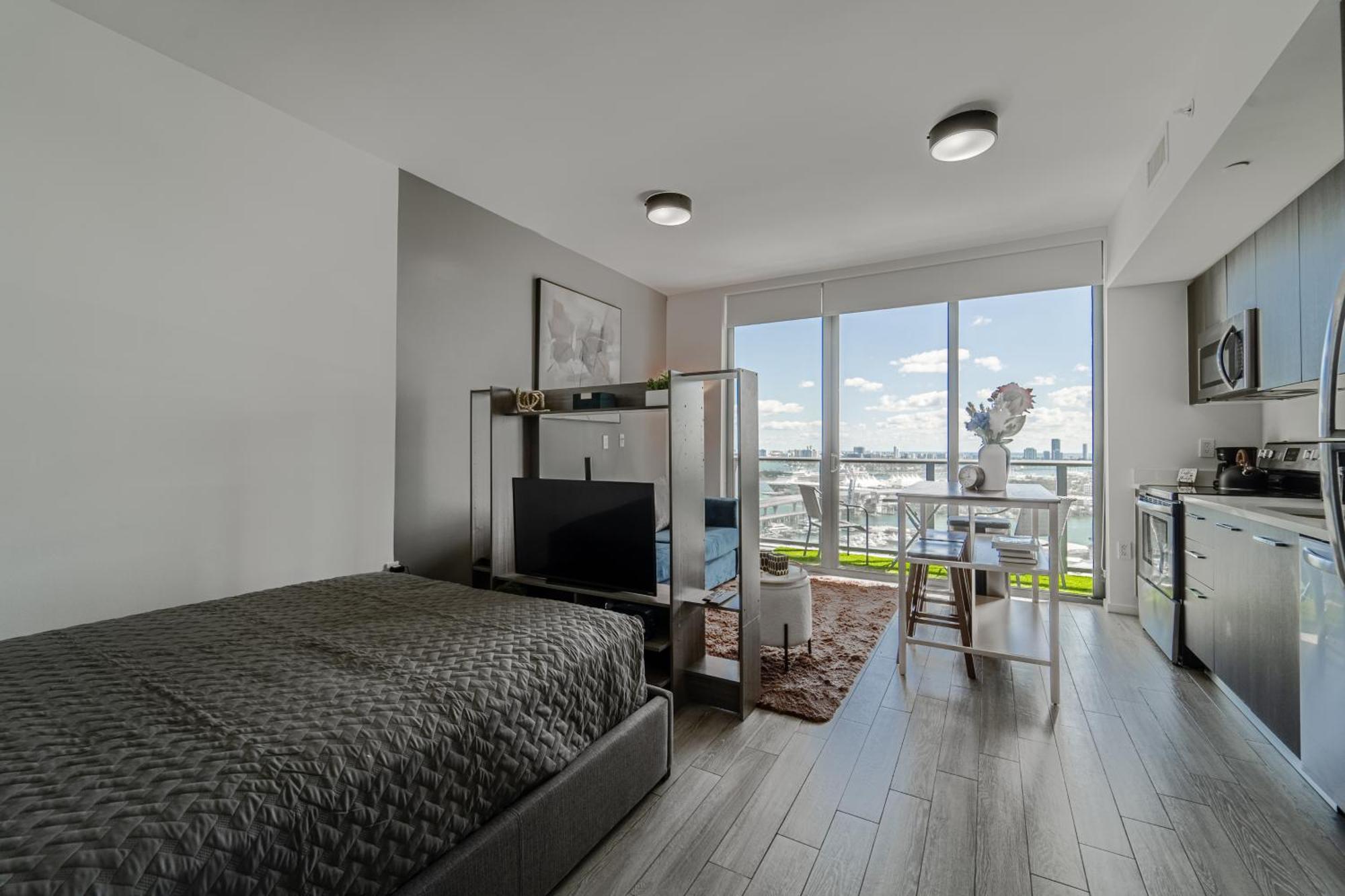 Devereaux Miami Luxury One-Bedroom And Studios Екстериор снимка
