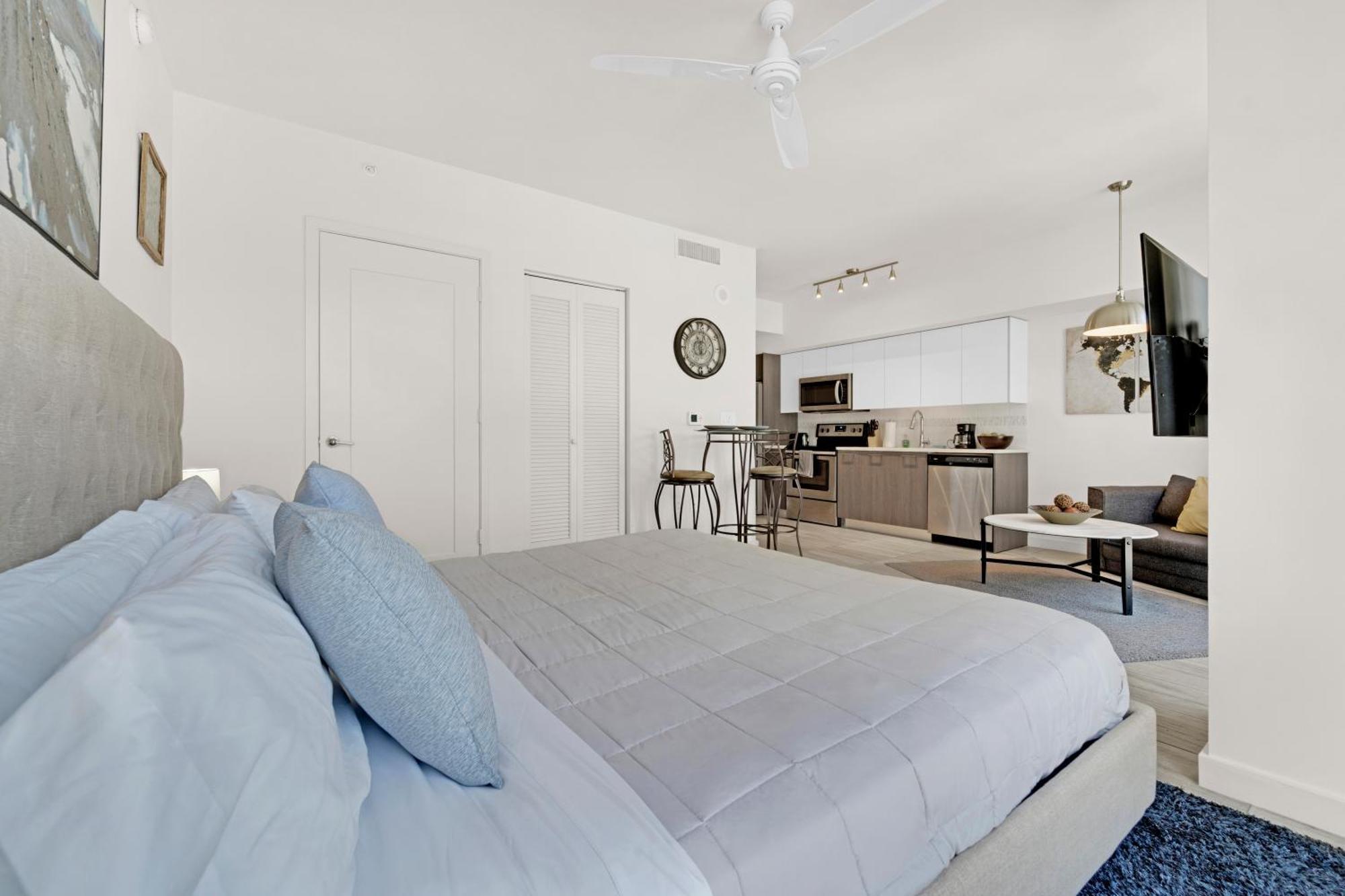 Devereaux Miami Luxury One-Bedroom And Studios Екстериор снимка
