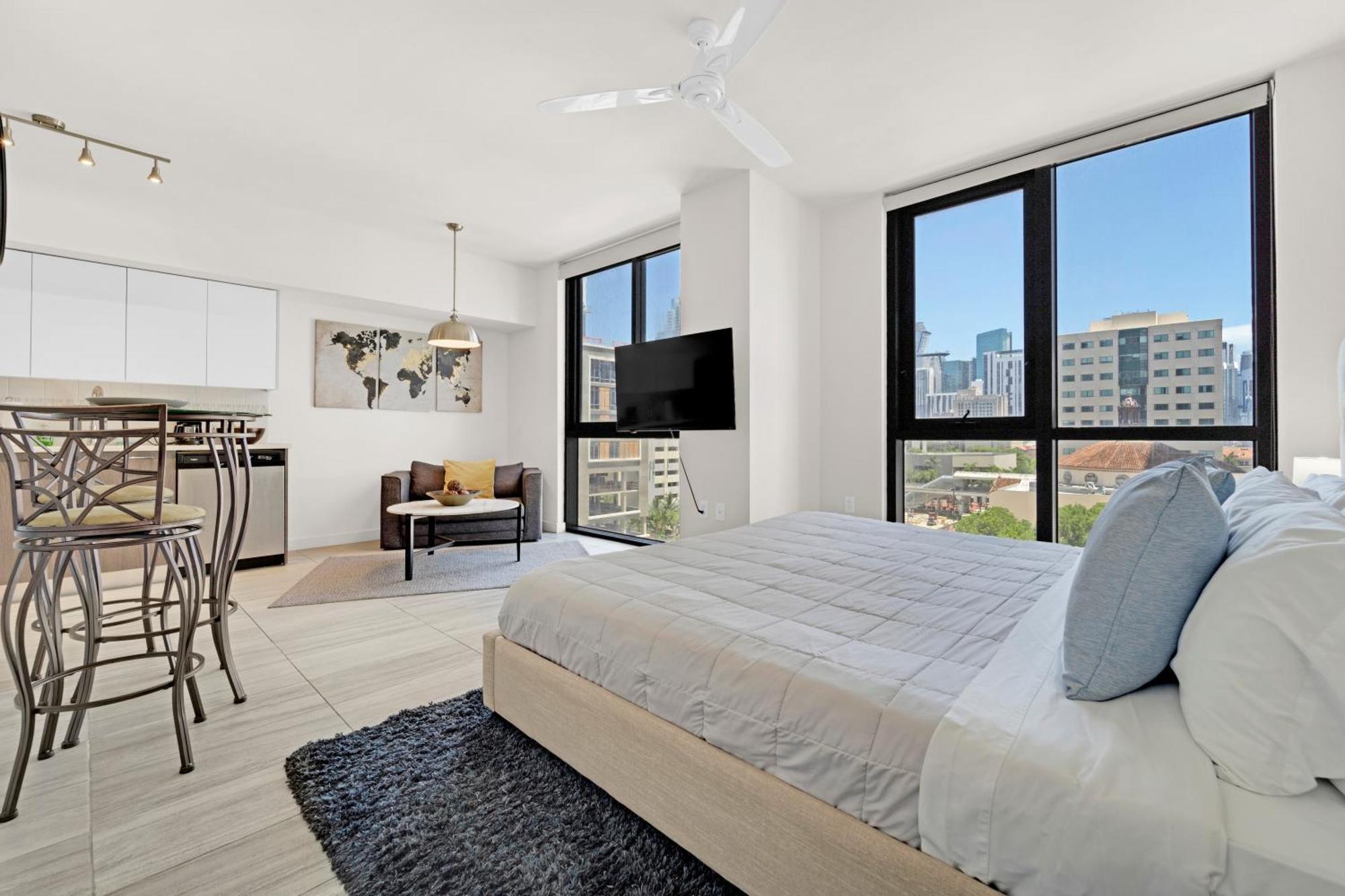 Devereaux Miami Luxury One-Bedroom And Studios Екстериор снимка