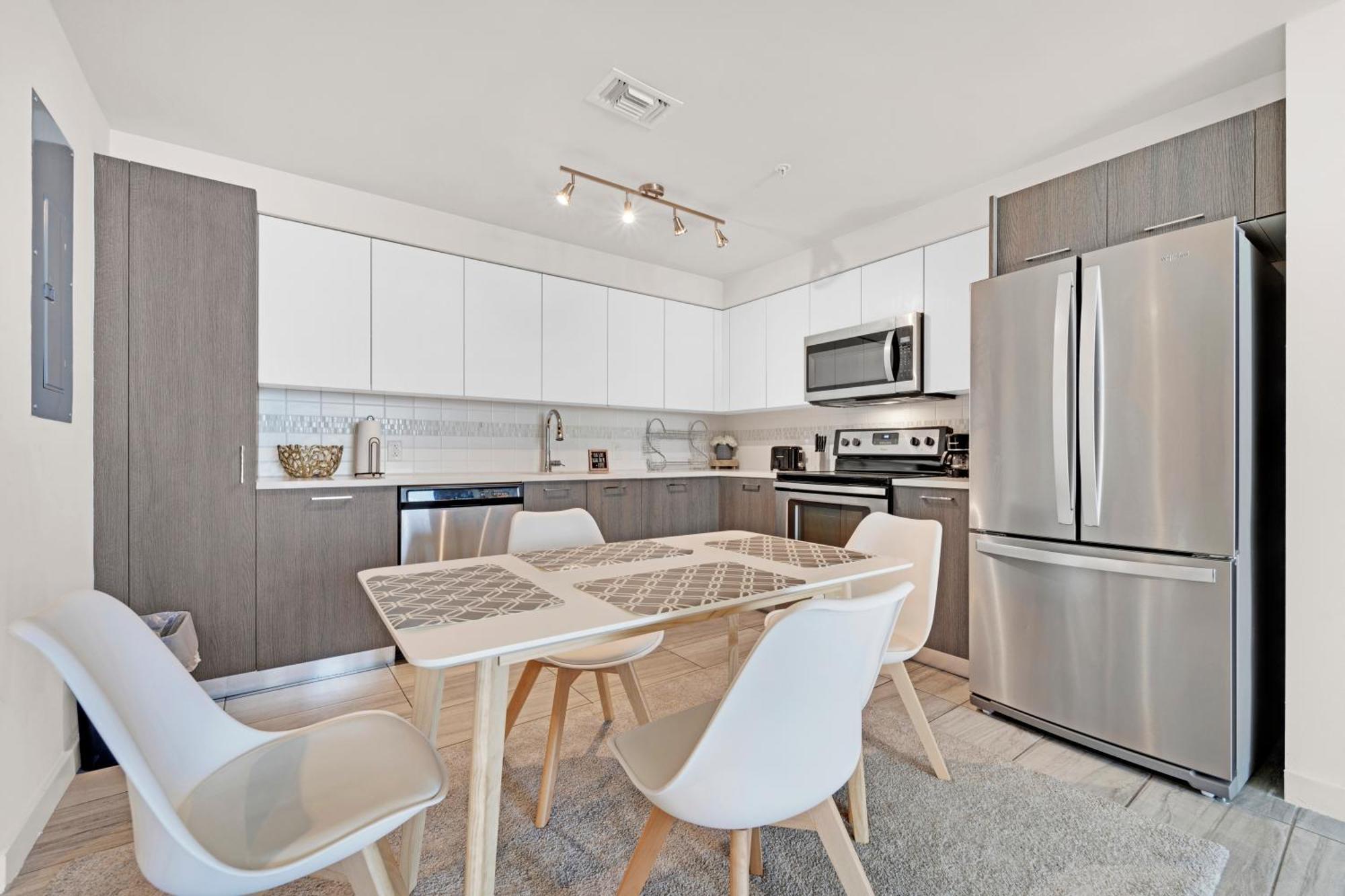 Devereaux Miami Luxury One-Bedroom And Studios Екстериор снимка