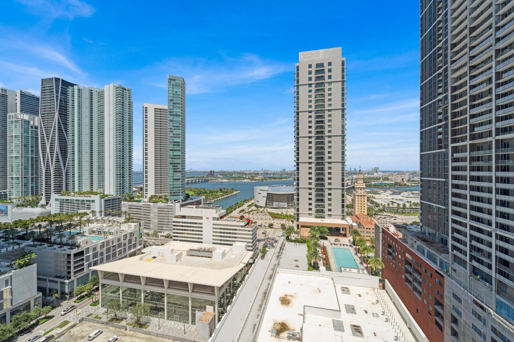 Devereaux Miami Luxury One-Bedroom And Studios Екстериор снимка