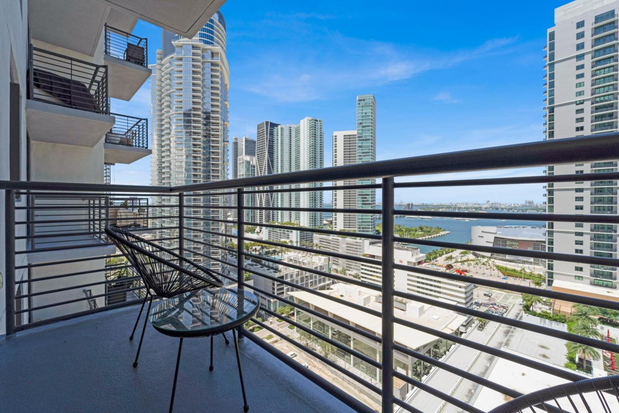 Devereaux Miami Luxury One-Bedroom And Studios Екстериор снимка