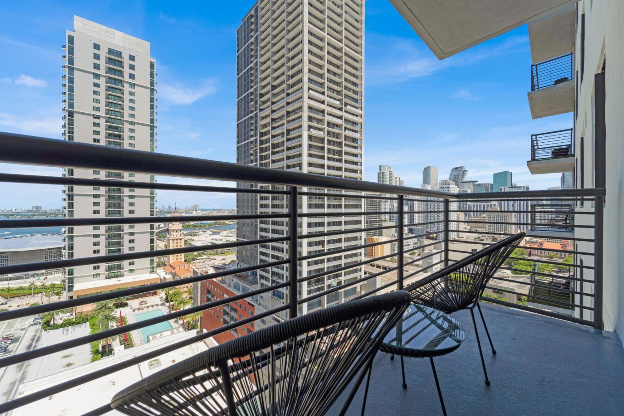 Devereaux Miami Luxury One-Bedroom And Studios Екстериор снимка