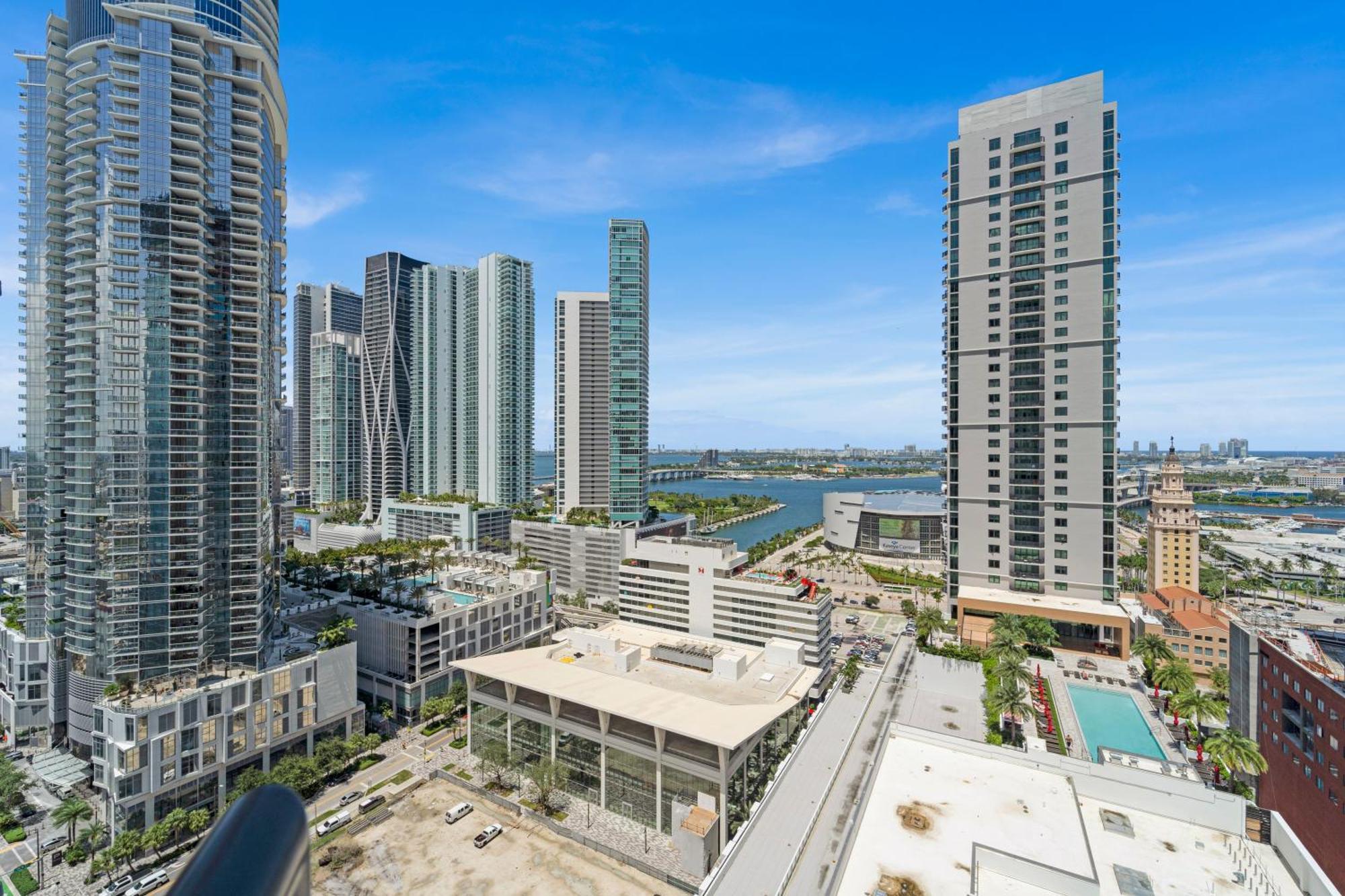 Devereaux Miami Luxury One-Bedroom And Studios Екстериор снимка